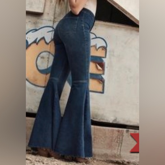 Free People Float on flare denim jeans Sz 26 R dark wash Retro 70s frayed hem - Picture 2 of 16